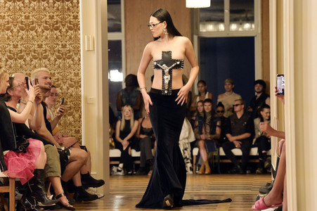 Namilia Fashion Show auf der Berlin Fashion Week S/S 2024