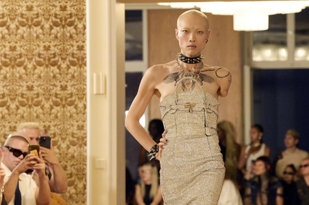 Namilia Fashion Show auf der Berlin Fashion Week S/S 2024