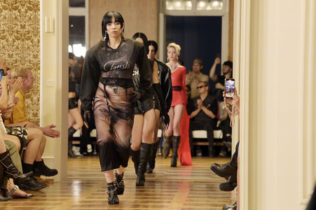 Namilia Fashion Show auf der Berlin Fashion Week S/S 2024