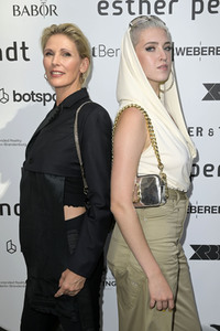 Esther Perbandt Fashion Show auf der Berlin Fashion Week S/S 2024