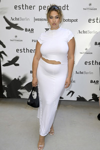Esther Perbandt Fashion Show auf der Berlin Fashion Week S/S 2024