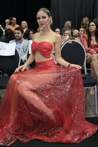 Jasmin Erbas Fashion Show auf der Berlin Fashion Week S/S 2024