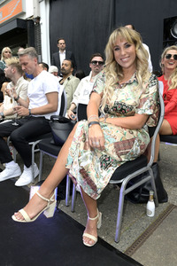 Jasmin Erbas Fashion Show auf der Berlin Fashion Week S/S 2024