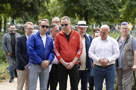Kranzniederlegung zum CSD-Gedenken in Berlin