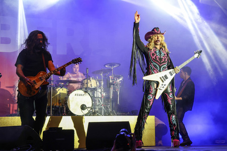 Konzert von Tokio Hotel beim Christopher Street Day in Berlin