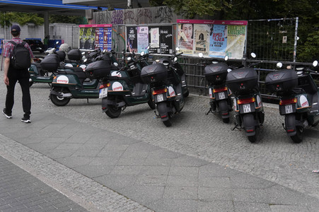 Symbolfoto blockierte Gehwege