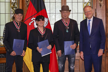 Großes Verdienstkreuz für die Scorpions in Hannover