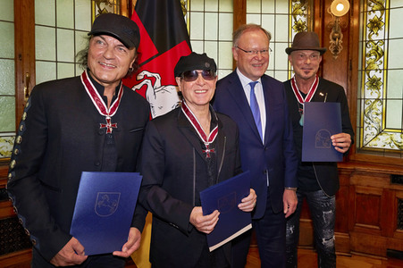 Großes Verdienstkreuz für die Scorpions in Hannover