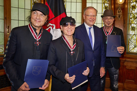 Großes Verdienstkreuz für die Scorpions in Hannover