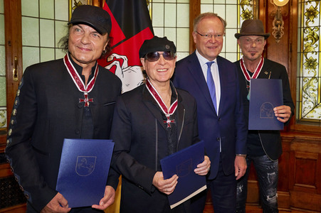 Großes Verdienstkreuz für die Scorpions in Hannover