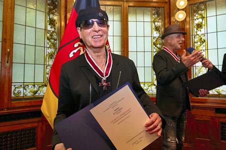 Großes Verdienstkreuz für die Scorpions in Hannover