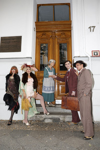 Historische Stadtrundfahrt mit dem Cast von 'Cabaret - Das Musical' in Berlin