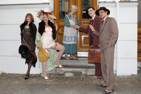 Historische Stadtrundfahrt mit dem Cast von 'Cabaret - Das Musical' in Berlin