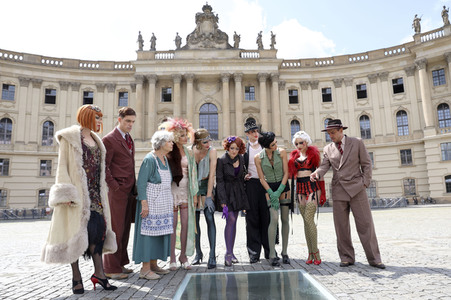 Historische Stadtrundfahrt mit dem Cast von 'Cabaret - Das Musical' in Berlin