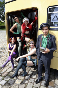 Historische Stadtrundfahrt mit dem Cast von 'Cabaret - Das Musical' in Berlin