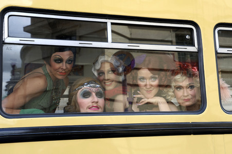Historische Stadtrundfahrt mit dem Cast von 'Cabaret - Das Musical' in Berlin