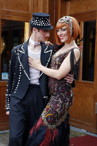 Historische Stadtrundfahrt mit dem Cast von 'Cabaret - Das Musical' zu Originalschauplätzen in Berlin