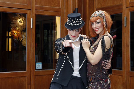 Historische Stadtrundfahrt mit dem Cast von 'Cabaret - Das Musical' zu Originalschauplätzen in Berlin