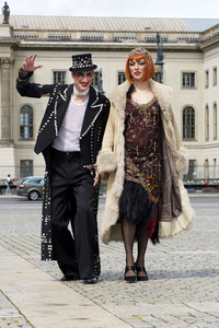 Historische Stadtrundfahrt mit dem Cast von 'Cabaret - Das Musical' zu Originalschauplätzen in Berlin