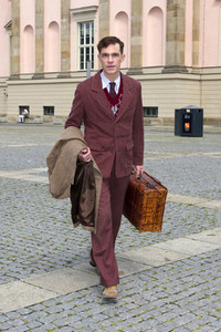 Historische Stadtrundfahrt mit dem Cast von 'Cabaret - Das Musical' zu Originalschauplätzen in Berlin