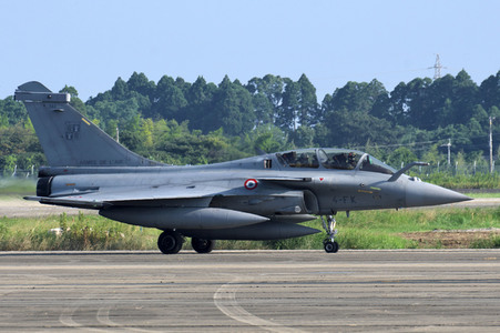 Ankunft von zwei Dassault Rafale in Shintomi