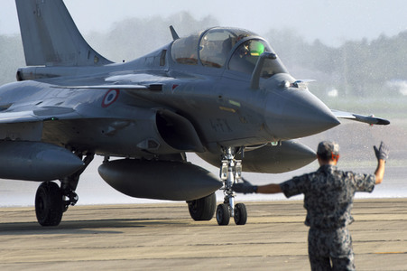 Ankunft von zwei Dassault Rafale in Shintomi