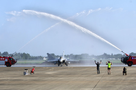 Ankunft von zwei Dassault Rafale in Shintomi