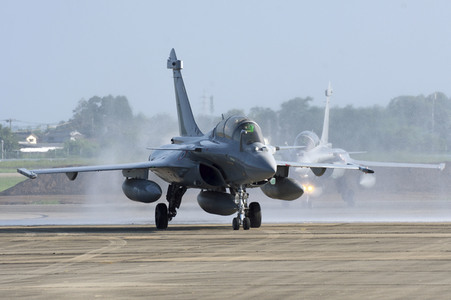 Ankunft von zwei Dassault Rafale in Shintomi