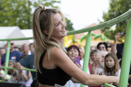 Sonia Liebing beim Sommer-, Sport- und Parkfest 2023 in Kreba-Neudorf