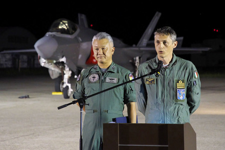Ankunft zur ersten gemeinsamen Luftwaffenübgung von Italien und Japan in Komatsu