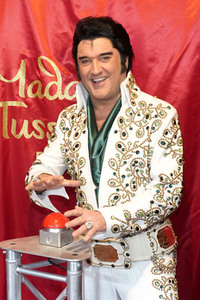 Präsentation der restaurierten Wachsfigur von Elvis Presley in Berlin