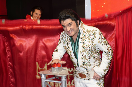 Präsentation der restaurierten Wachsfigur von Elvis Presley in Berlin