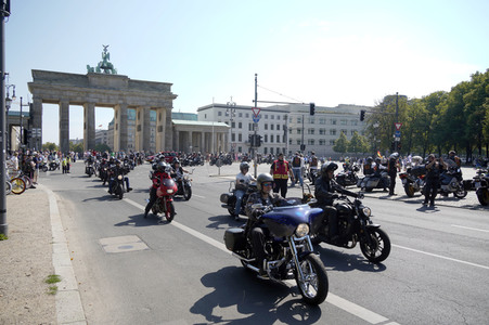 Kundgebung und Demofahrt ders  Red Knights MC Berlin