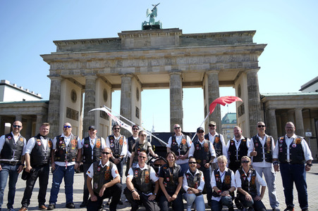 Kundgebung und Demofahrt ders  Red Knights MC Berlin