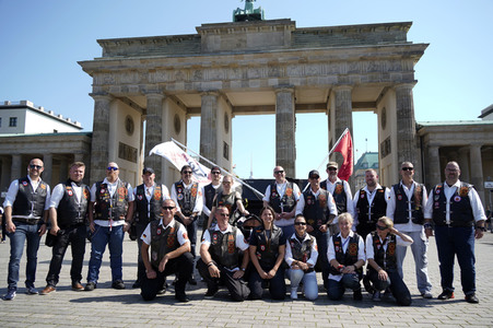 Kundgebung und Demofahrt ders  Red Knights MC Berlin