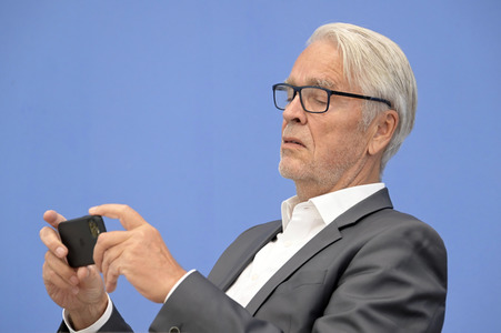 Bundespressekonferenz Umfrage Pflegekosten in Berlin