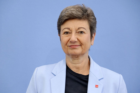 Bundespressekonferenz Umfrage Pflegekosten in Berlin