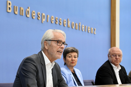 Bundespressekonferenz Umfrage Pflegekosten in Berlin