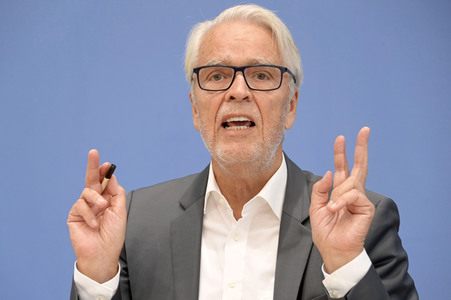 Bundespressekonferenz Umfrage Pflegekosten in Berlin