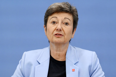 Bundespressekonferenz Umfrage Pflegekosten in Berlin