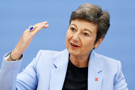 Bundespressekonferenz Umfrage Pflegekosten in Berlin