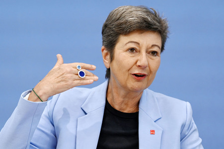 Bundespressekonferenz Umfrage Pflegekosten in Berlin