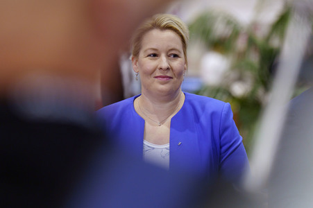 Kai Wegner und Franziska Giffey beim Eröffnungsrundgang auf der IFA 2023 in Berlin