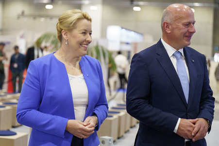 Kai Wegner und Franziska Giffey beim Eröffnungsrundgang auf der IFA 2023 in Berlin