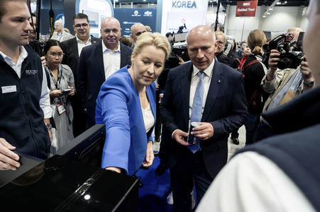 Kai Wegner und Franziska Giffey beim Eröffnungsrundgang auf der IFA 2023 in Berlin