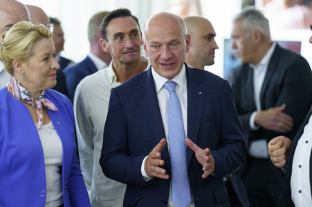 Kai Wegner und Franziska Giffey beim Eröffnungsrundgang auf der IFA 2023 in Berlin