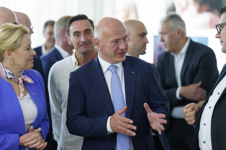 Kai Wegner und Franziska Giffey beim Eröffnungsrundgang auf der IFA 2023 in Berlin