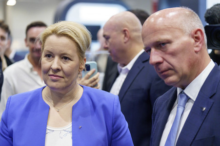 Kai Wegner und Franziska Giffey beim Eröffnungsrundgang auf der IFA 2023 in Berlin