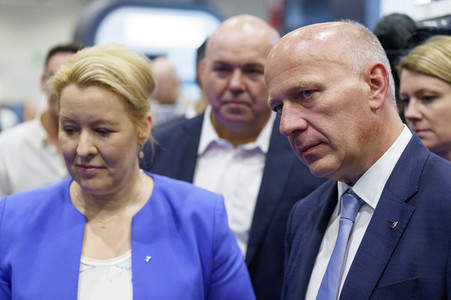 Kai Wegner und Franziska Giffey beim Eröffnungsrundgang auf der IFA 2023 in Berlin