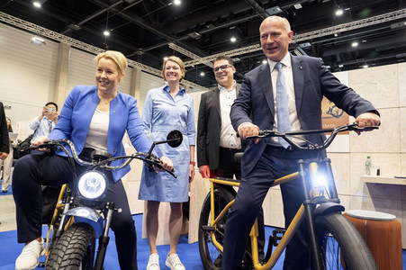 Kai Wegner und Franziska Giffey beim Eröffnungsrundgang auf der IFA 2023 in Berlin